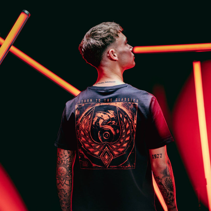 003. Supremacy Classics black/red T-shirt